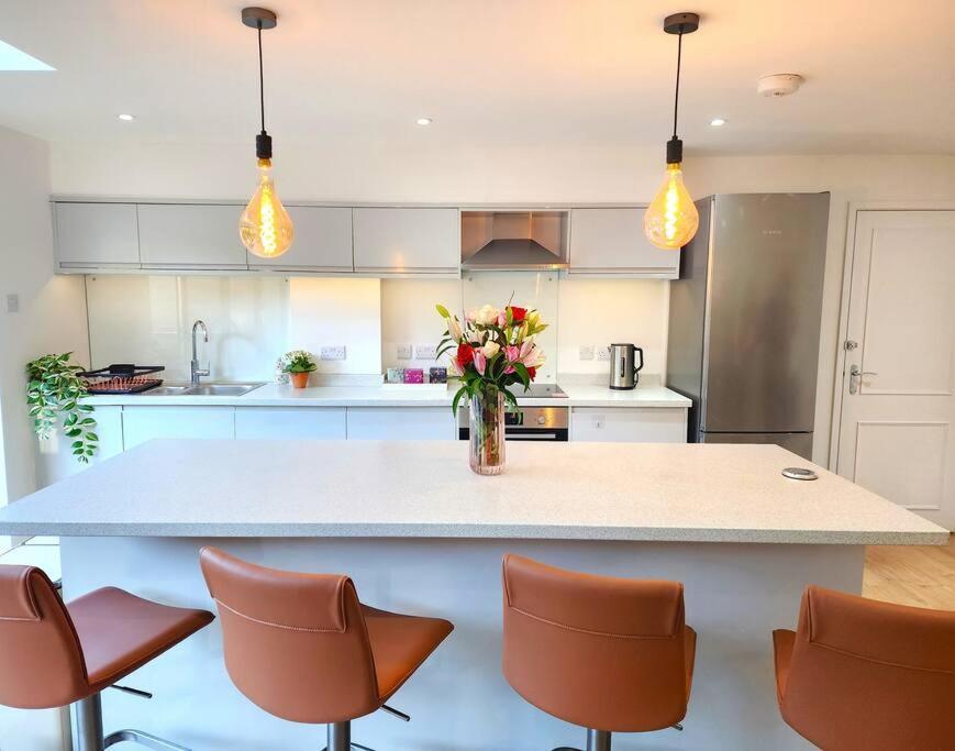 Hutchcomb Villa, 4 Bed Luxury House,Oxford+Parking المظهر الخارجي الصورة