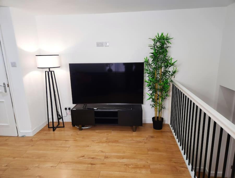 Hutchcomb Villa, 4 Bed Luxury House,Oxford+Parking المظهر الخارجي الصورة